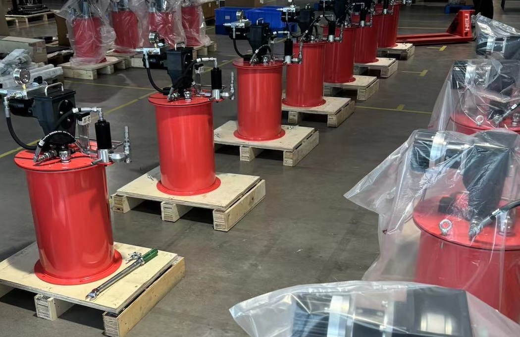 Отгрузка электрических насосов ILS для однолинейных инжекторных систем смазки карьерной техники